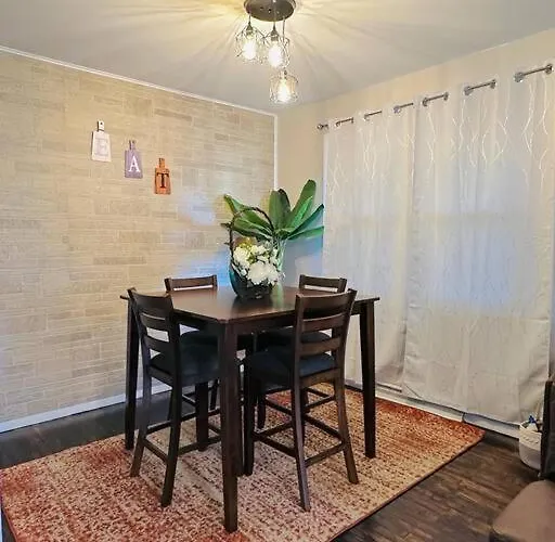 N Hamilton House 3 Bedroom *